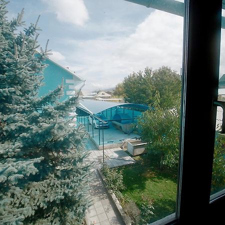 Guesthouse Alakol Каракол Екстериор снимка