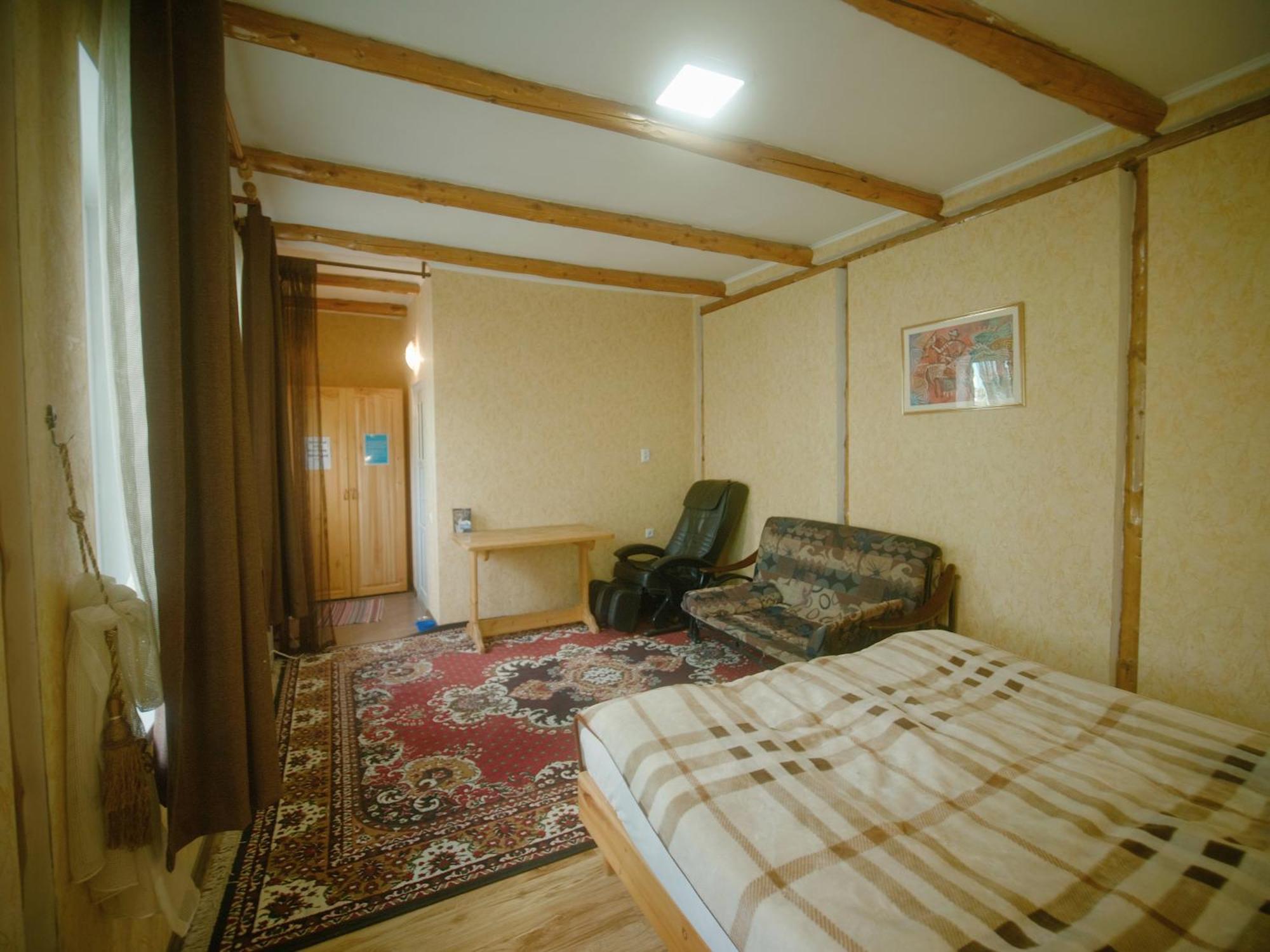 Guesthouse Alakol Каракол Екстериор снимка