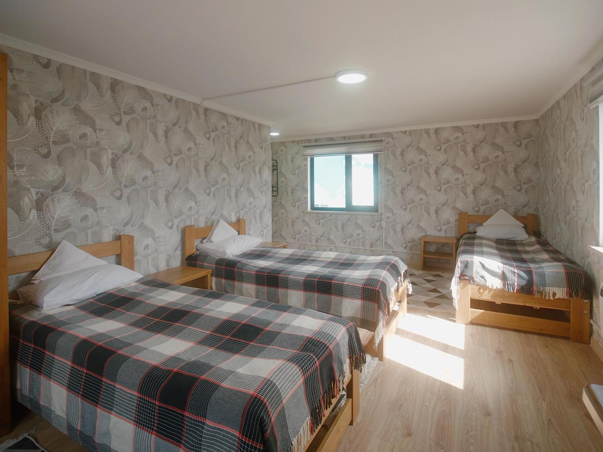 Guesthouse Alakol Каракол Екстериор снимка