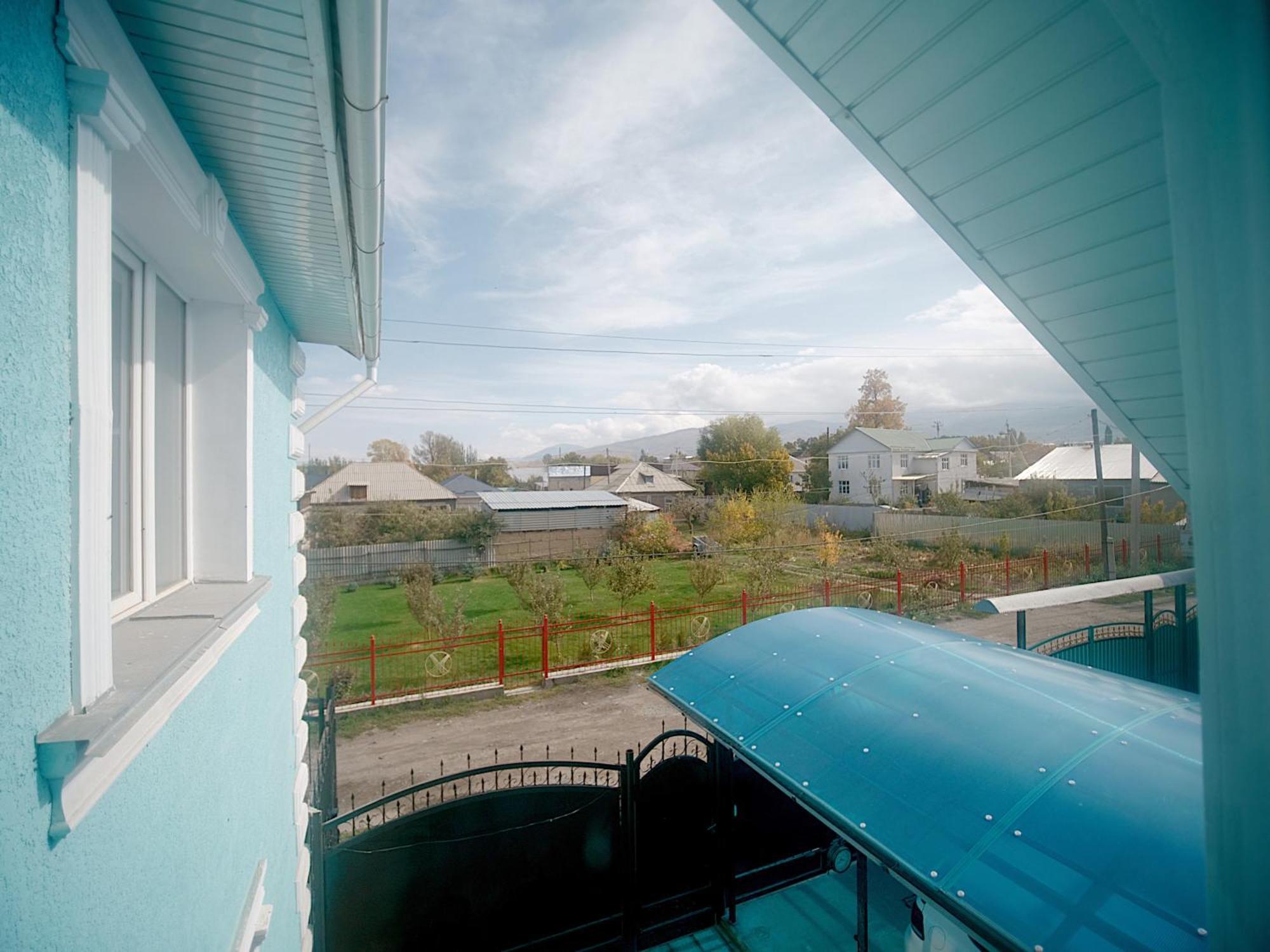 Guesthouse Alakol Каракол Екстериор снимка