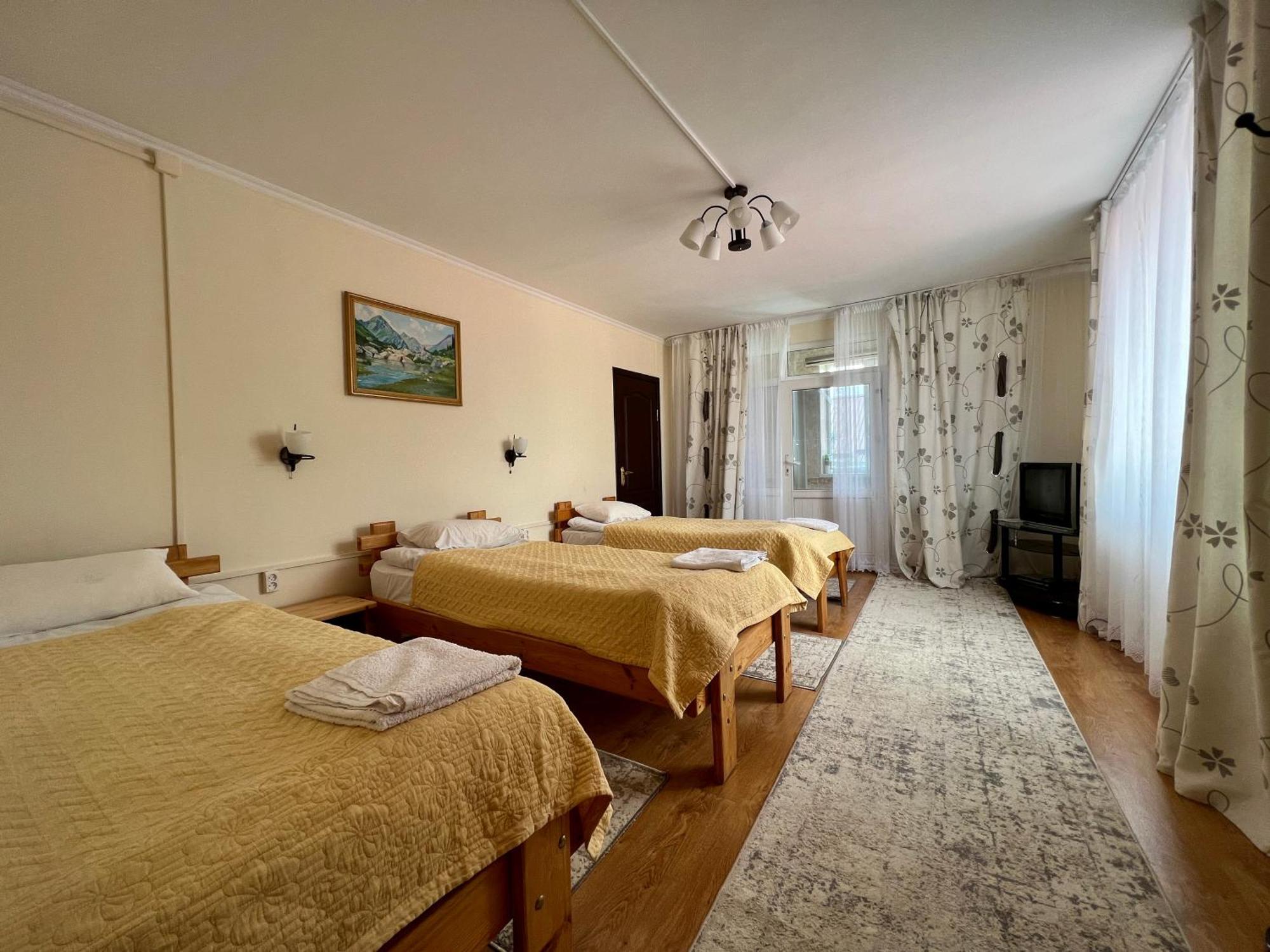 Guesthouse Alakol Каракол Екстериор снимка